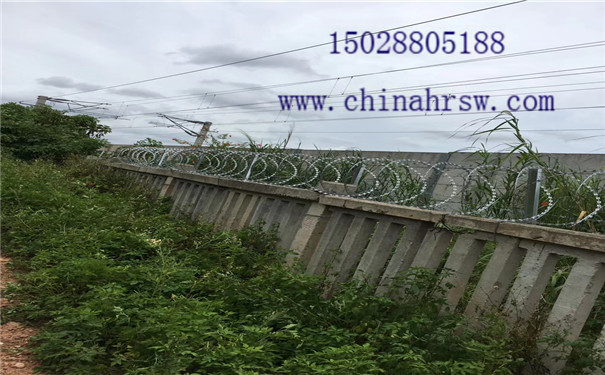 刺丝滚笼安装